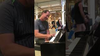 #Guitarist who isn’t #pianist plays 4 #pianomoments #kingscross @St Pancras Renaissance Hotel London