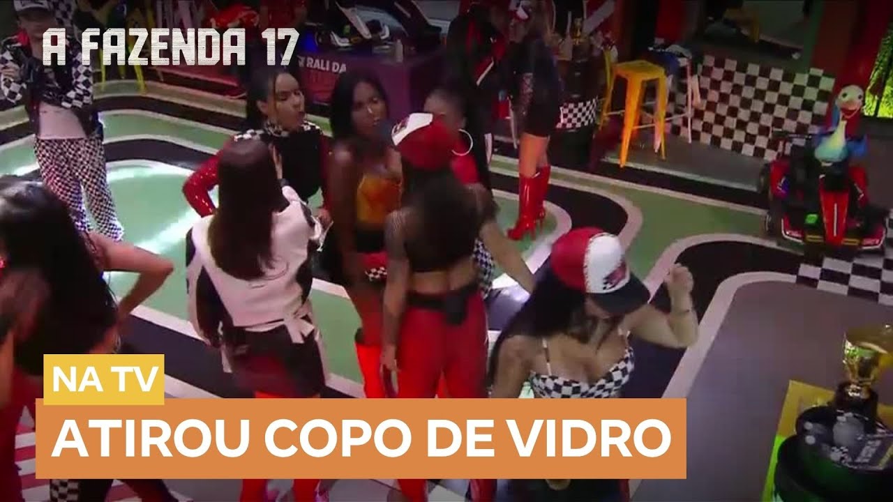 Peoas jogam bebida, e briga generalizada interrompe a festa Corrida Maluca | A Fazenda 17