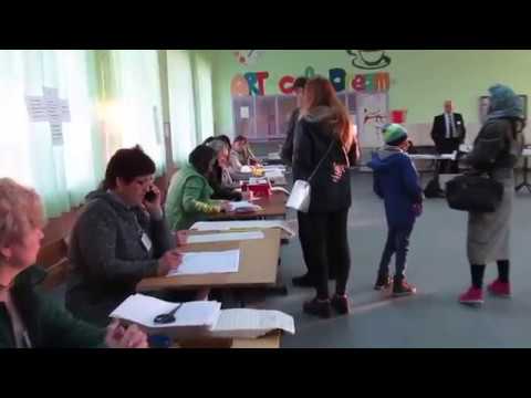 Голосование на участке №440957 (НВК "Гарант") в Лисичанске 107 избирательного округа