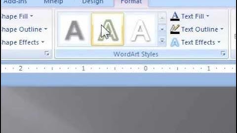 How to change the border of a SmartArt graphic in a presentation