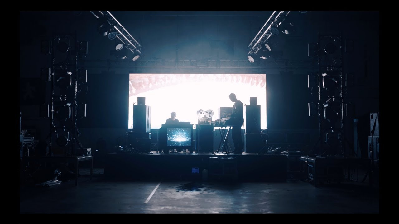 Elma Orkestra & Ryan Vail | 'Am I Sad' (LIVE) adlı videoyu YouTube'da izle Elma Orkestra & Ryan Vail | 'Am I Sad' (LIVE) adlı videoyu YouTube'da izle