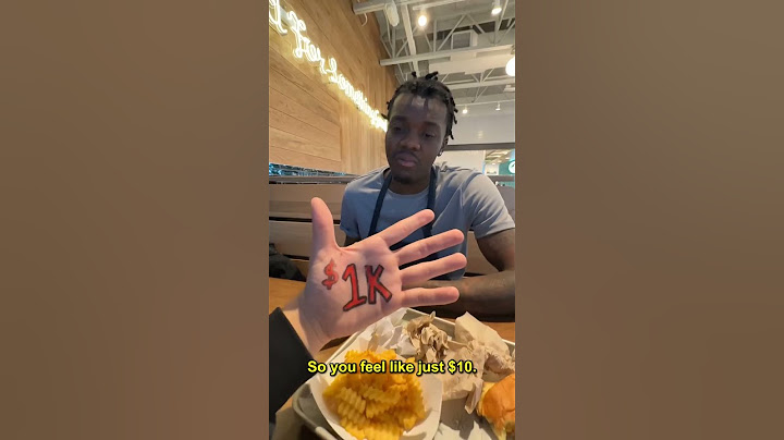 Waiter’s Small Gesture Leads To A Big Blessing! 🌟 #Generosity #Blessing #Waiter