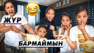 Аяқтар арасындағы жақын пландағы порнофотосуреттер