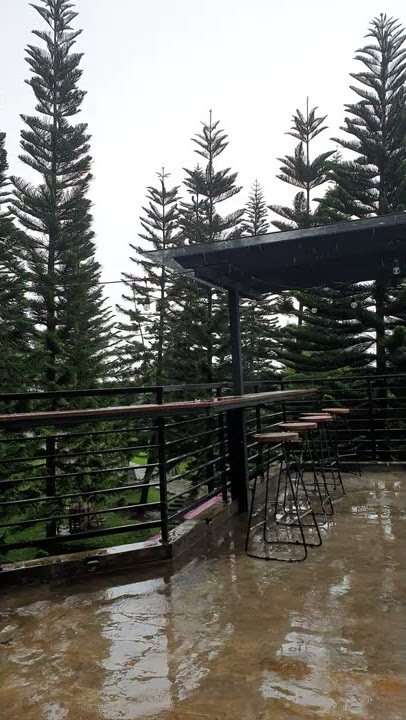Suasana Hujan di Cafe Soekapi