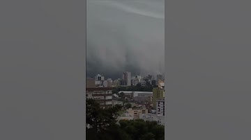 Brazil: Timelapse captures massive shelf cloud moving over Caxias do Sul