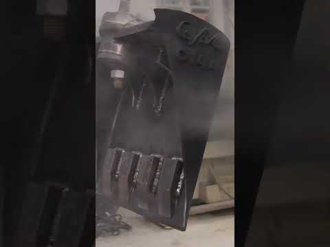 How This Hydraulic Chisel Cuts Through Solid Rockのサムネイル