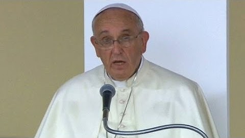 Pope blasts international inaction during holocaust