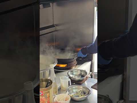 嘉義必吃的生炒鴨肉羹，香氣十足！滿滿筍絲，不用跑到新港吃，嘉義市區就能吃到好吃鴨肉羹