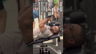 ازي تلعب تمرين تراي بدمبلز ( skull crusher )  صح  #fitness  #trending  #explore  #gym  #viral