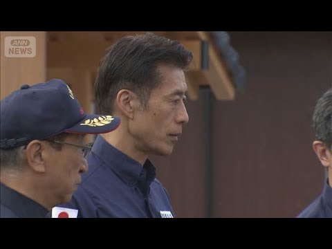 Minister Hosono Visits Disaster-Stricken Kumamoto, Pledges Full Support Including More Temporary ...