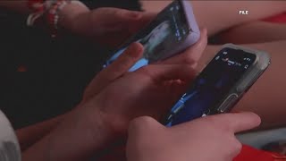 Bill to ban cellphones at schools advances in Georgia legislature