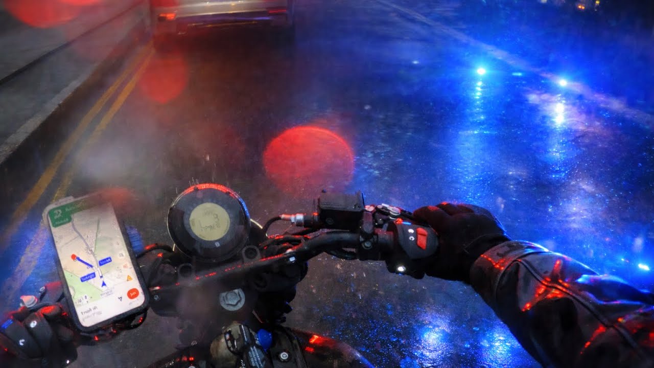 chill ride in rainy London / raw sound / Husqvarna Svartpilen / Leo Vince 10