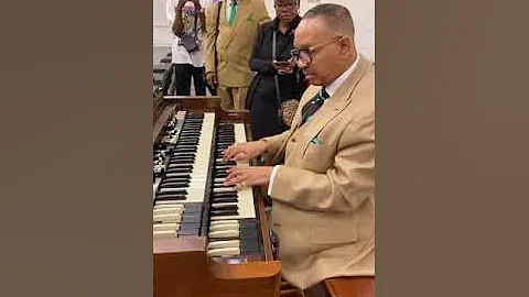 The maestro Curtis Daniel on organ #Aim #COGIC 202...