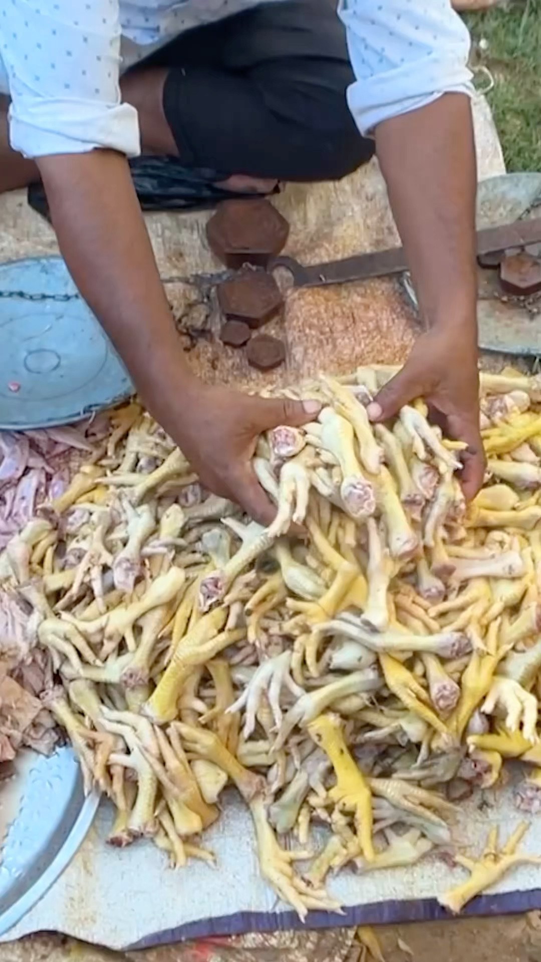 Adivasi Bazar Ka Jharkhandi Style Murge Ke Panje Making In Ranchi Rs. 40/- Only #jharkhand #shorts