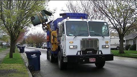 Labrie Automizer Collecting Garbage in Eugene