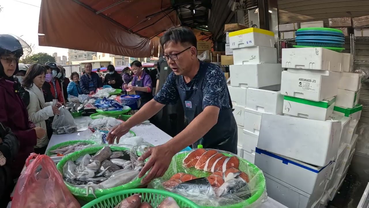 小季海鮮叫賣週六日：台中市北區柳川西路四段82號