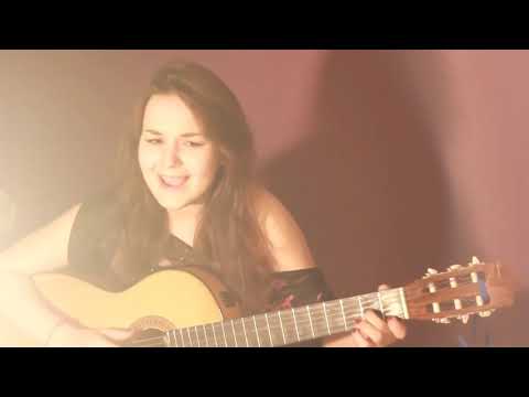 Ух, как она поёт! Превосходно. Аж за душу берёт..