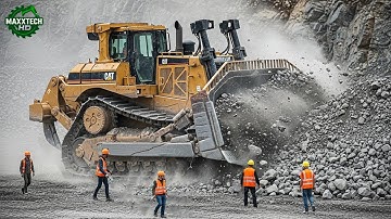 Jaw-Dropping Bulldozer Operator Skills Caught on Camera So Crazy You’d Think They’re Fake! #38