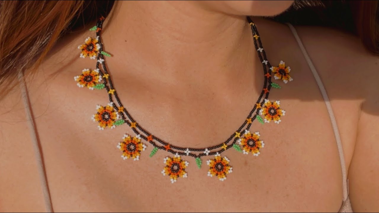 Collar sencillo en mostacilla flores