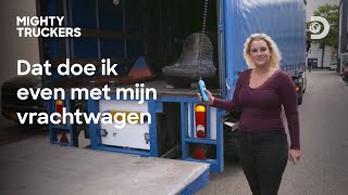 Chauffeuse Amy toont haar kwaliteiten achter het stuur