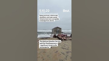 Coastal flooding caused this beach house to float into the ocean 👀