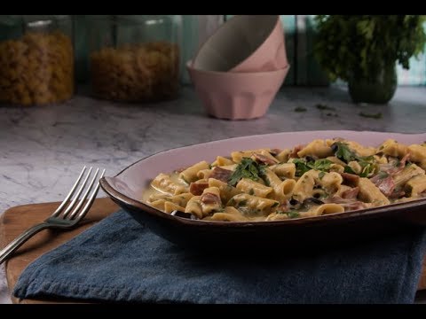 مكرونة بالصوص الكريمي والروزبيف