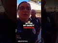 شرطية طاغية ت طرد بوحشية من منزل مالكه