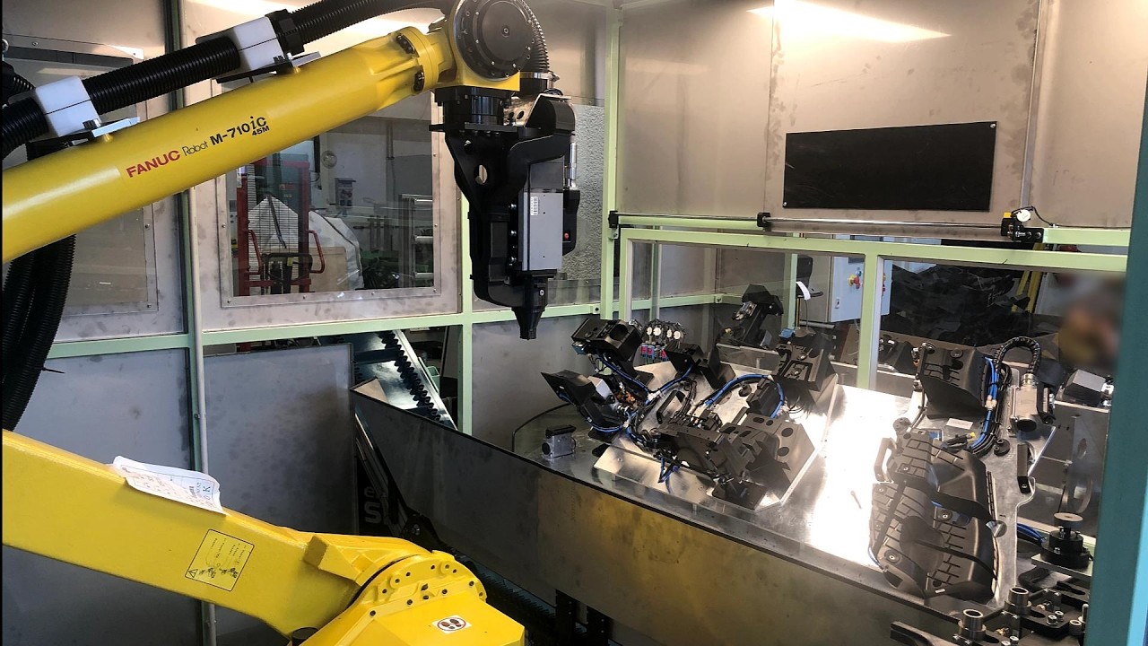 Milling of plastic components using a robotic arm / Frézovanie plast. dielov pomocou robot. ramena