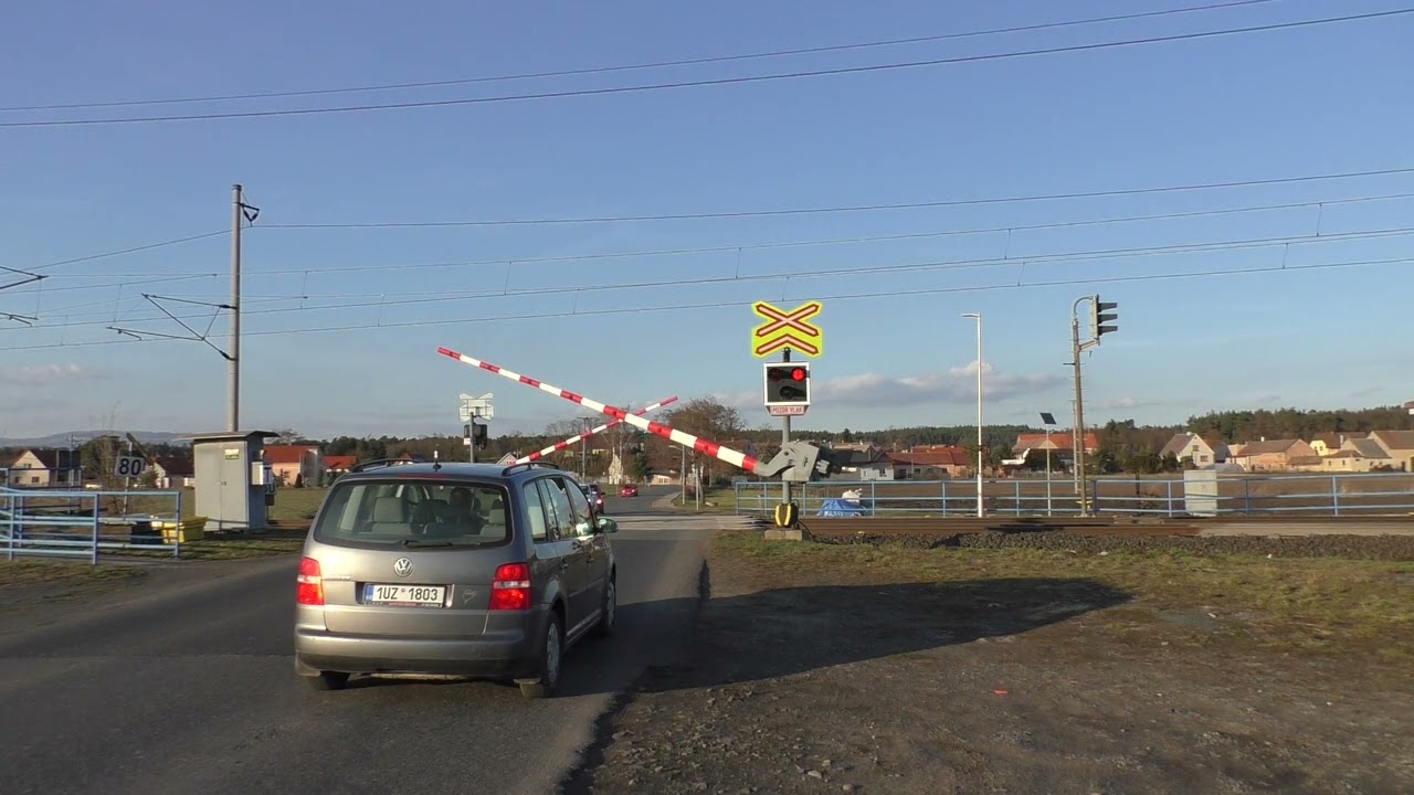 Železniční přejezd Oleško P2416