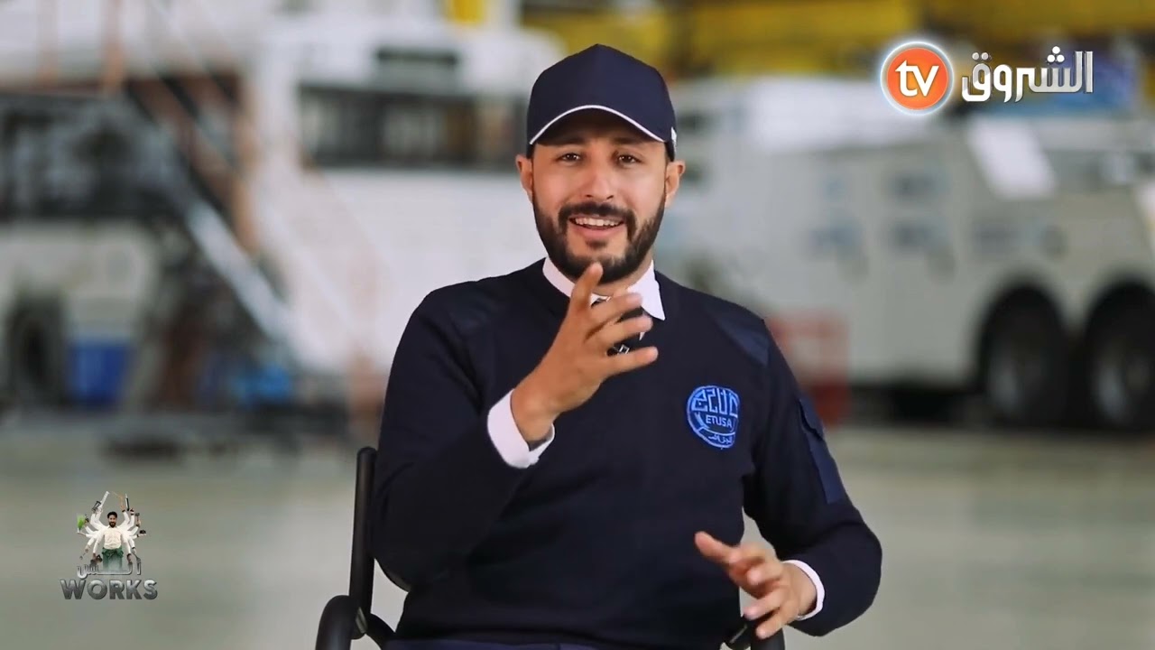 أنـــس works يتقمـص دور عدة مهـــن ســائق، قـــابض ومـراقب 👮 لدى مؤسسة إيتــوزا