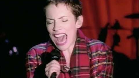 Annie Lennox - Waiting In Vain Live 1995