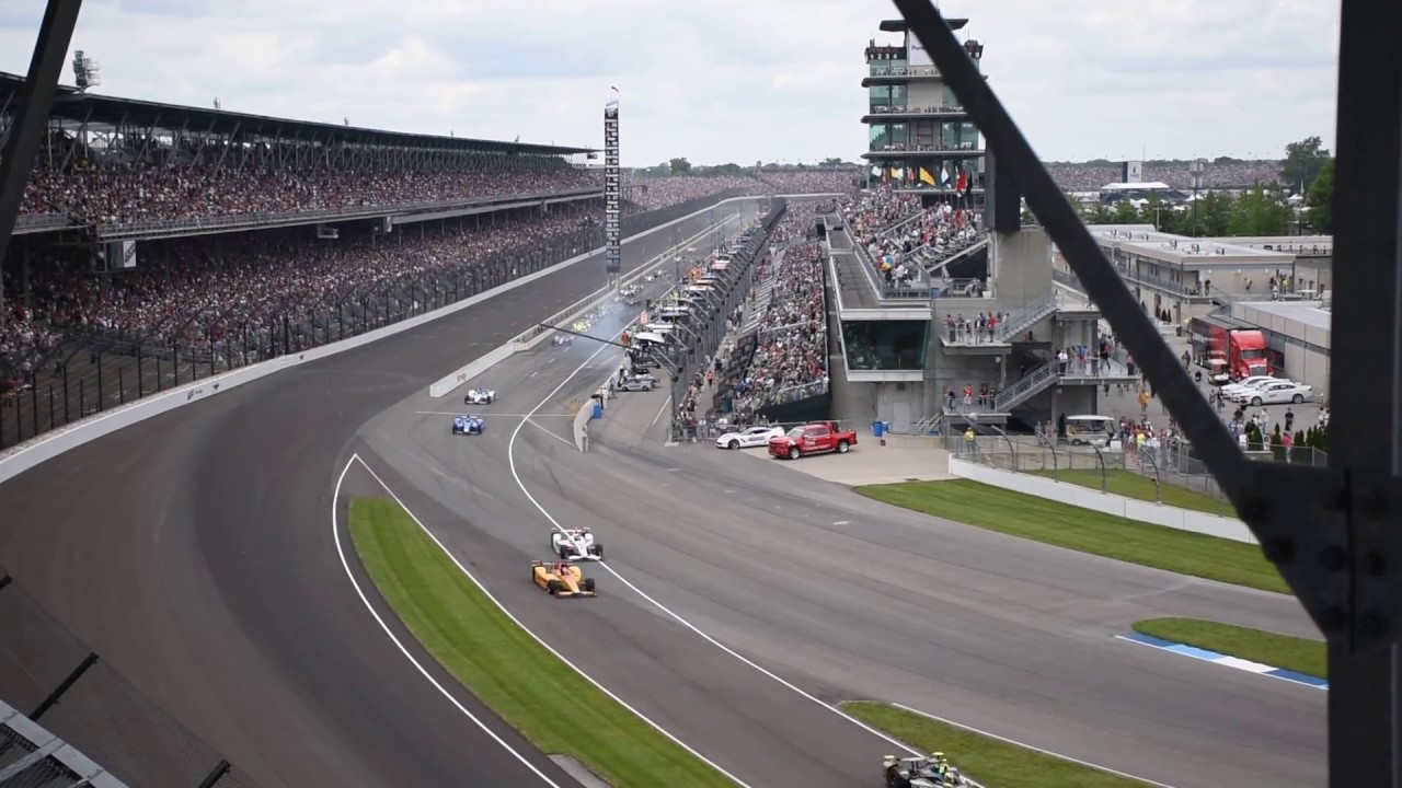 Indianapolis 500 Alonso Leads The Field Out Of The Pits At Lap 57