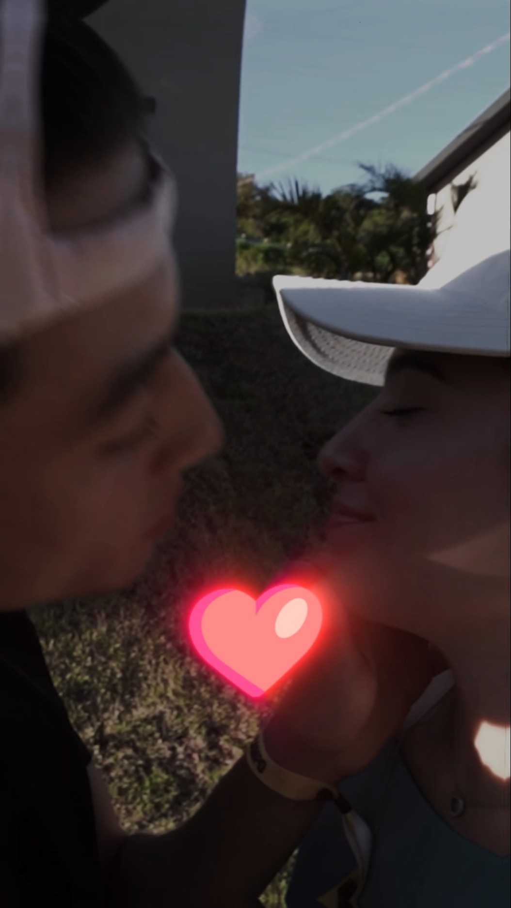 Rolou beijo de despedida