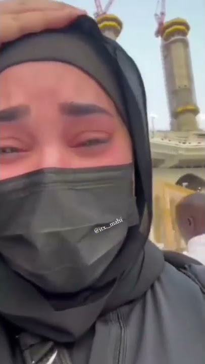 CRYING ON THE FIRST DAY OF SEEING THE KAABA, THIS WOMAN HAJJI REPENTS OF HER SINS