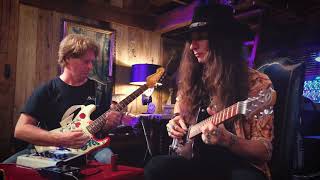 Justin Johnson & Thomas Blug Trading Licks on the BluGuitar AMP1 Resimi