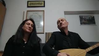 Bi̇r Güzel Sallinir Güller İçi̇nde