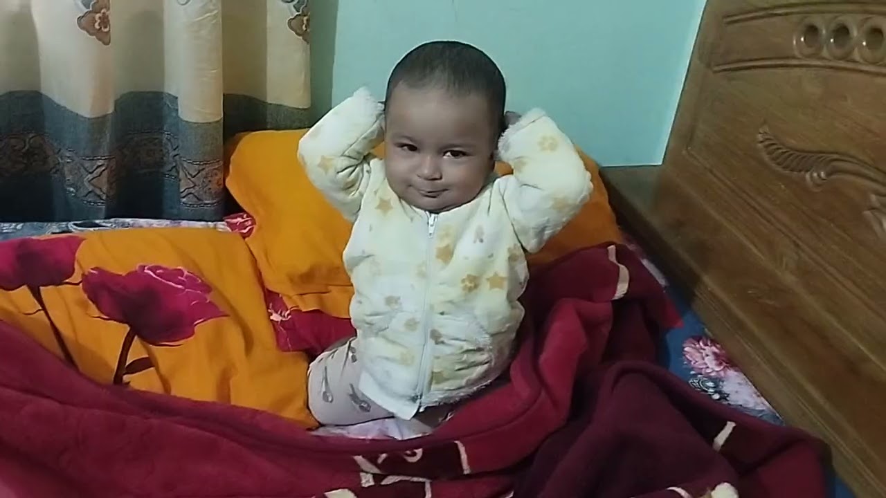 ঘুম থেকে উঠে মুনতাহা কুটুটা কি দুষ্ট করছে।।