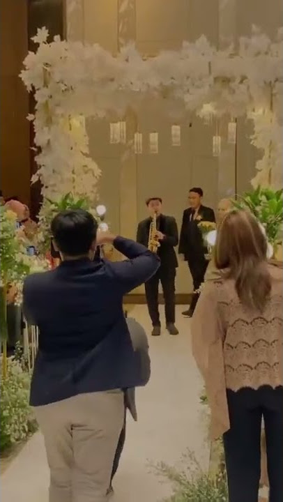 Kirab Pengantin Modern diiringi saxophone. Atika Wayner Di Grand Sol Marina Hotel 5 Juni 2022