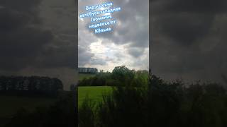 Ухоженные Поля Западной Германии из Окна Автобуса: Вечнозеленые сельские Газоны Зимой и Летом