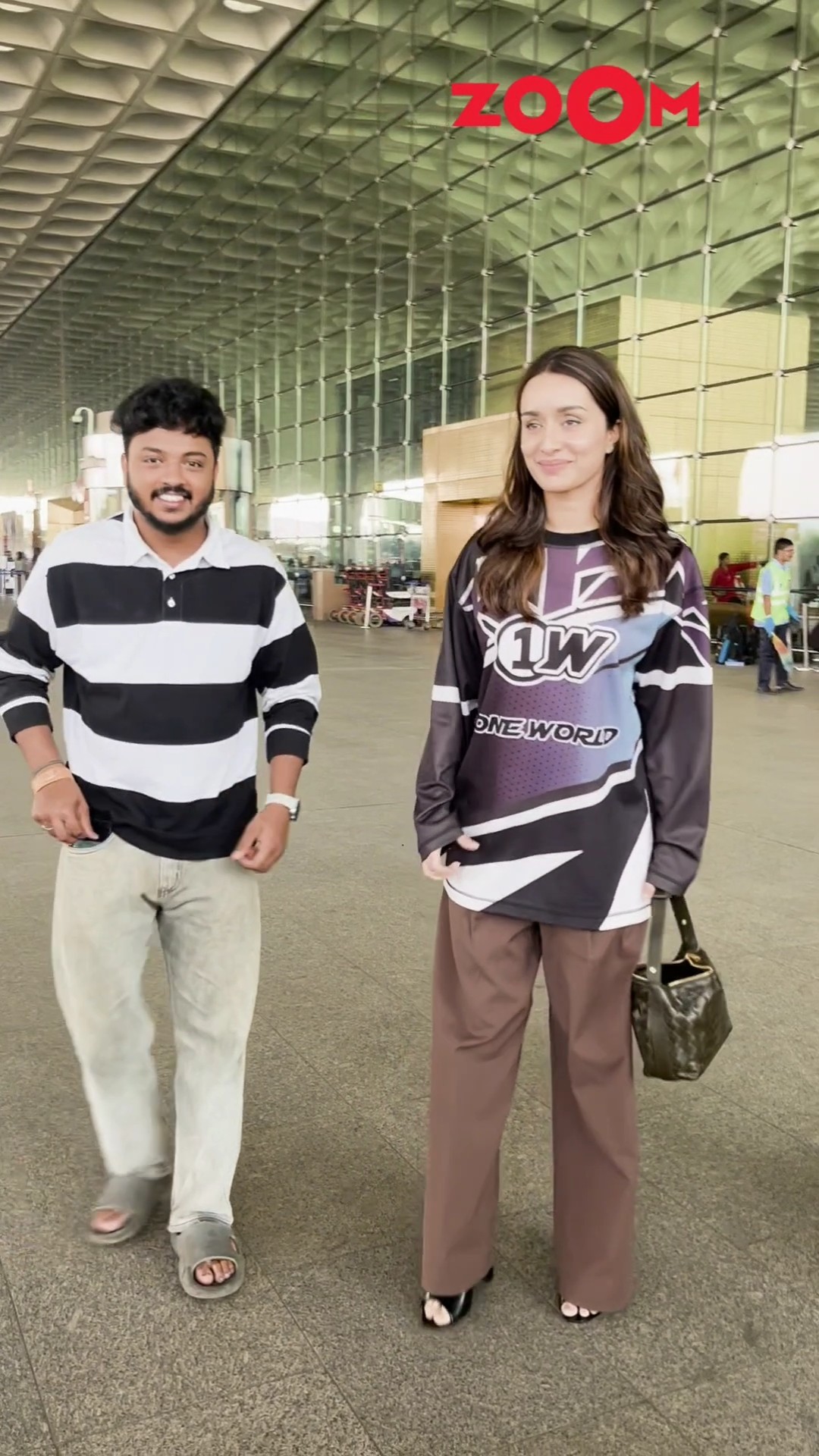 Shraddha Kapoor SWEETLY poses with paps as spotted at airport ? #shraddahkapoor #shorts