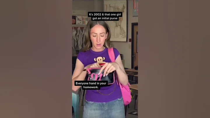 It’s 2002 & that one girl got an initial purse 💅