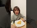 Meine Reaktion auf Pfannkuchen. Erster Biss