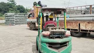 proses muat pipa scaffolding menggunakan forklift#safety #forklift #cara