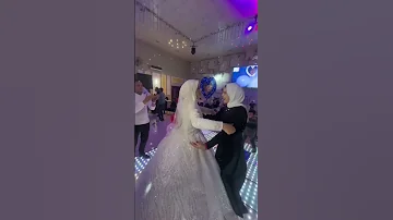 بحبك حب رباني هدية اخت العروسه وفرحتها 