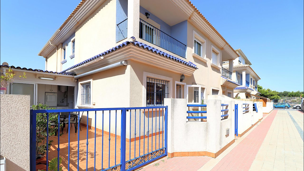 RESERVADO- C3099LG- TRÍPLEX DE 3 DORMITORIOS. CON PISCINA COMUNITARIA Y GARAJE. EN EURORODA, MURCIA.
