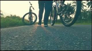 Story wa lagu kulo pun angkat tangan versi pesepeda