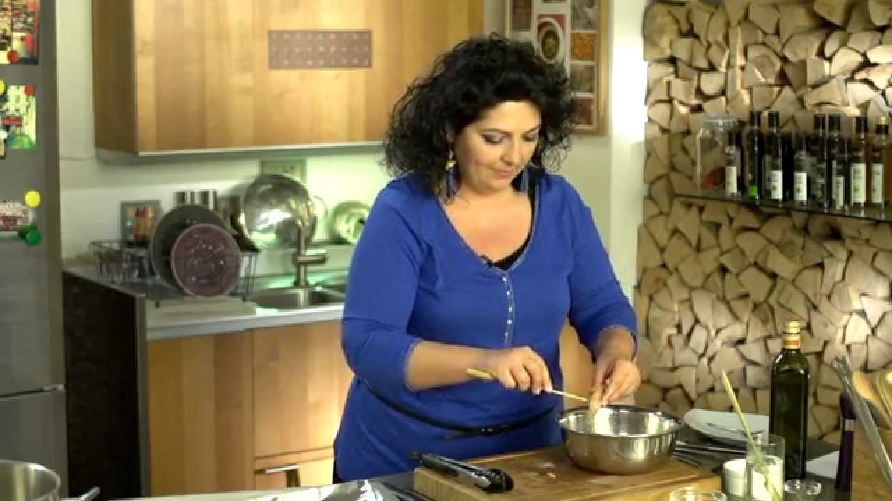 Nyári paradicsomos padlizsán- és cukkinisaláta, fokhagymás csirkemell