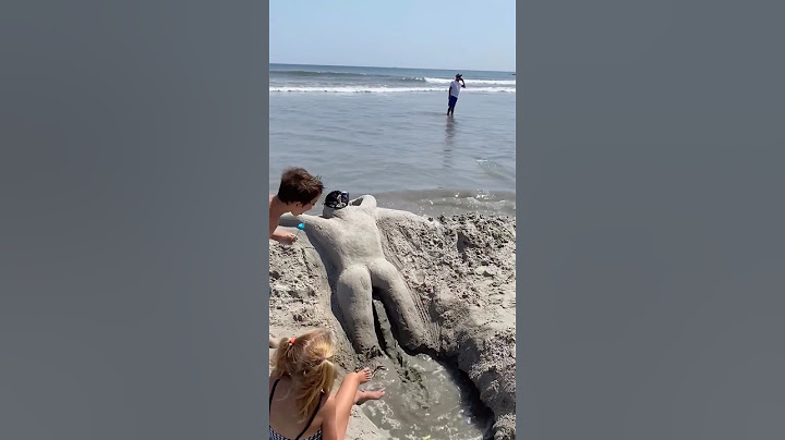 The Greatest Sand Sculpture Ever 😂