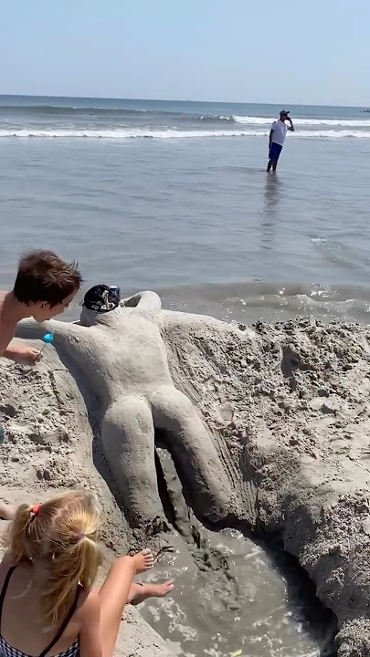 The Greatest Sand Sculpture Ever 😂