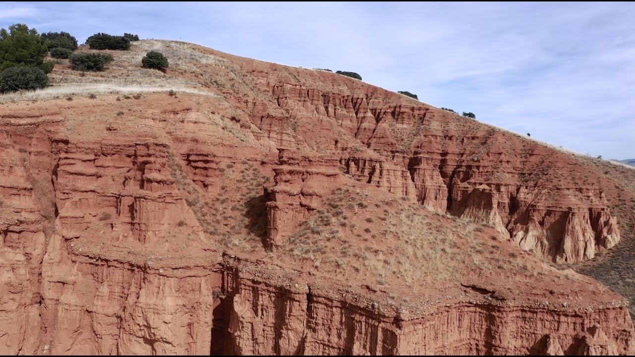 Montaña roja con grandes formaciones / Red Mountain with large formations
